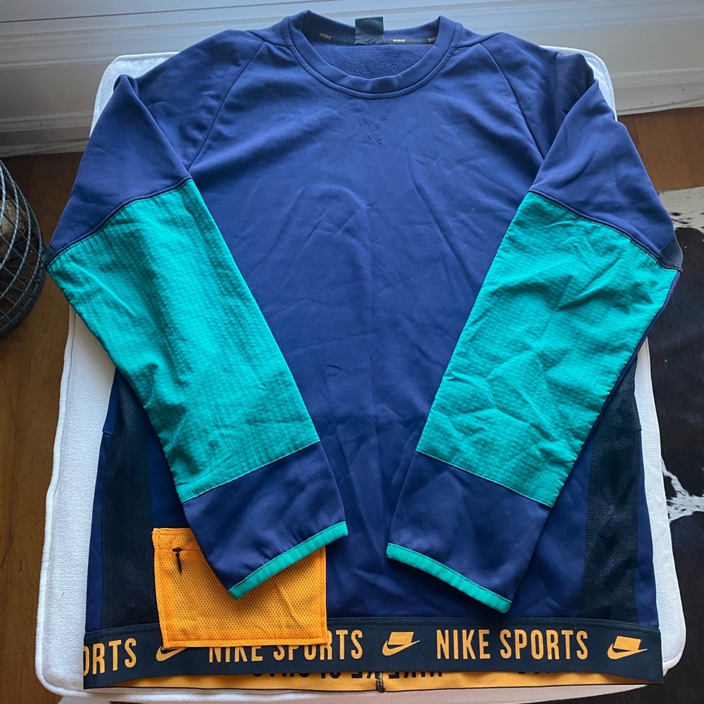 Nike fleece Crewneck SIZE MEDIUM Rare